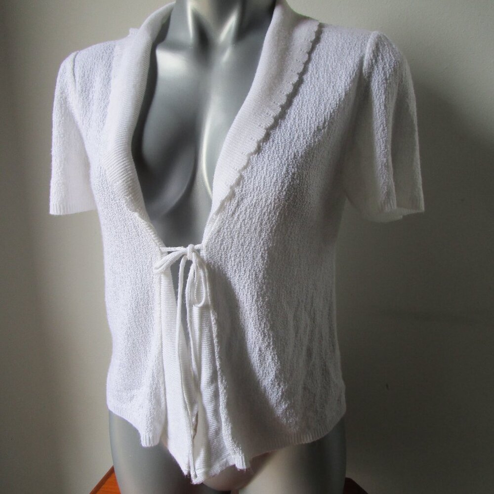 Lightweight knit sweater, open w string tie. JasonMaxwell M white short sleev